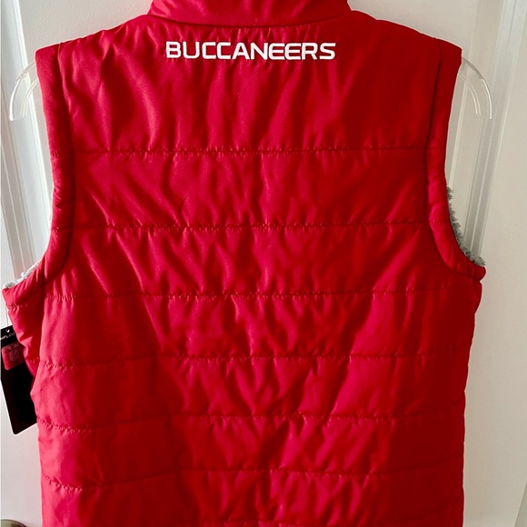 G-III Sports by Carl Banks Red/Pewter Tampa Bay Buc’s Reversible Full-Zip Vest - Picture 2 of 7